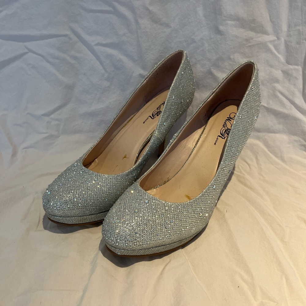 Gorgeous vintage sparkly heels